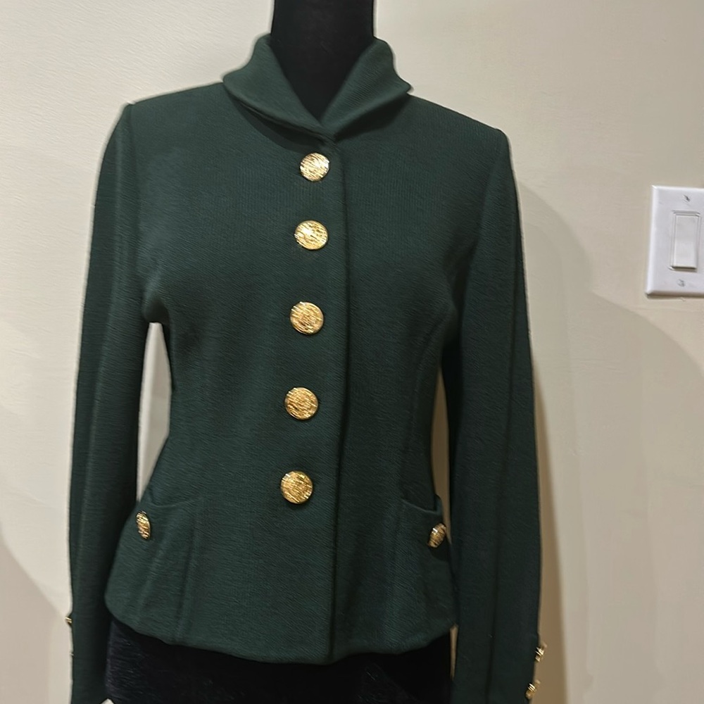 ST JOHN COLLECTION By Marie Gray gorgeous sweater in excellent condition.